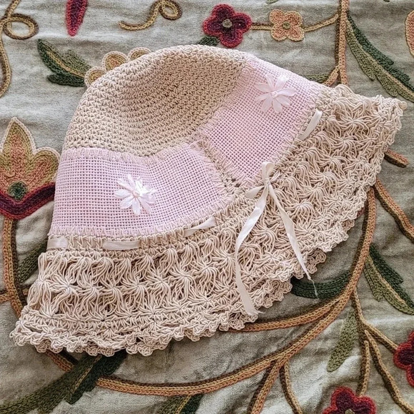Vintage Accessories - HANDMADE VINTAGE CROCHET BUCKET HAT